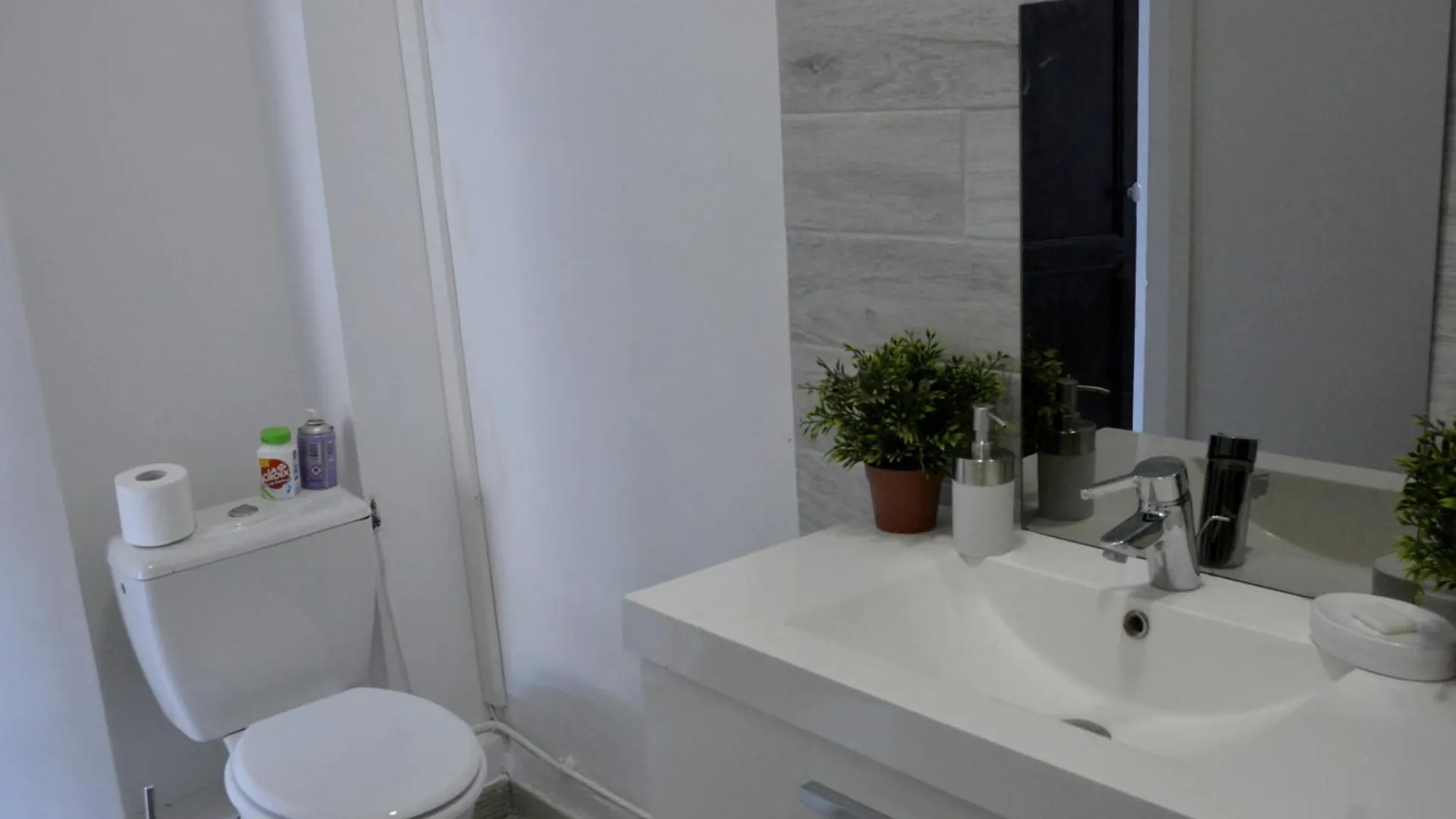 Joli T2 Refait A Neuf, Lumineux Et Accessible Apartment Marseille
